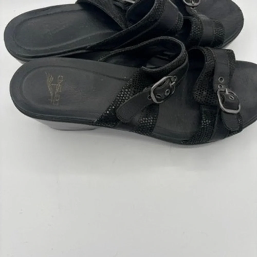 Dansko Wedge‎ Sandals Womens Sz 40 Black Leather Buckle Comfort Shoes